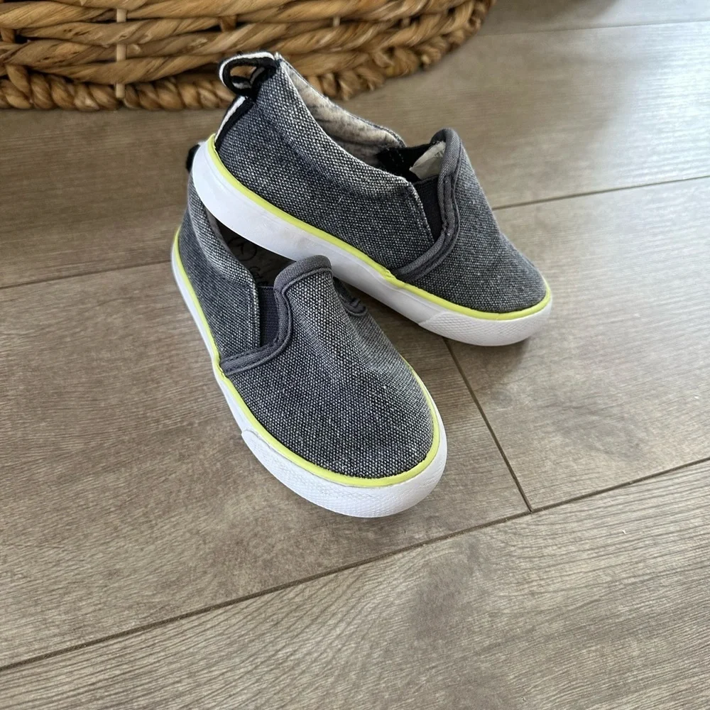 Cat & Jack Toddler Boys Slip-On Sneakers Size 7 Modern Design